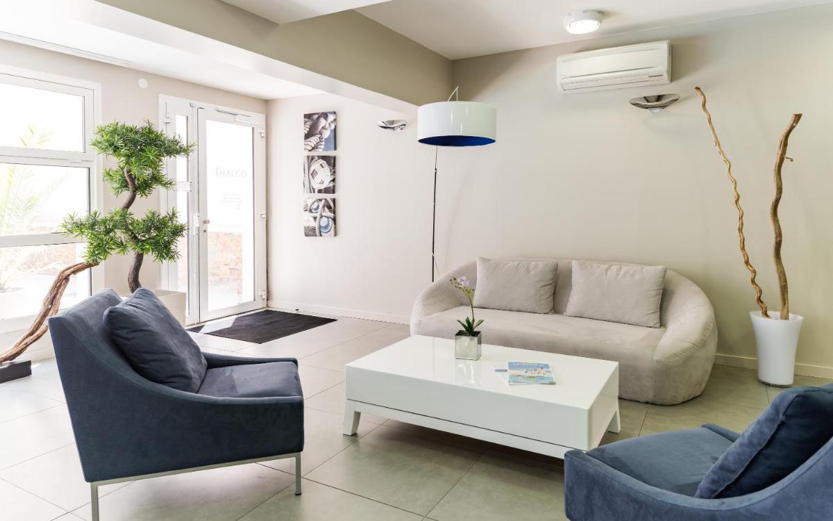 Coin salon dans l'établissement Lagrange Vacances Les Patios Eugénie