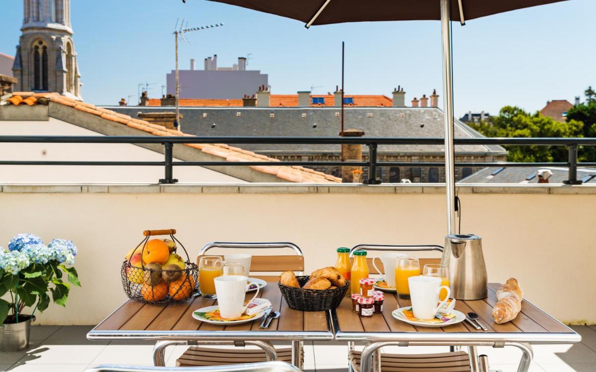 Boissons dans l'établissement Lagrange Vacances Les Patios Eugénie