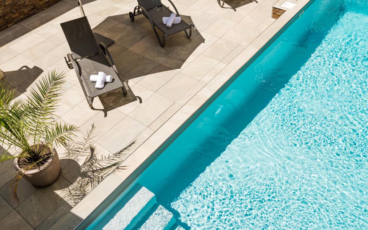 Piscine de l'établissement Lagrange Vacances Les Patios Eugénie ou située à proximité