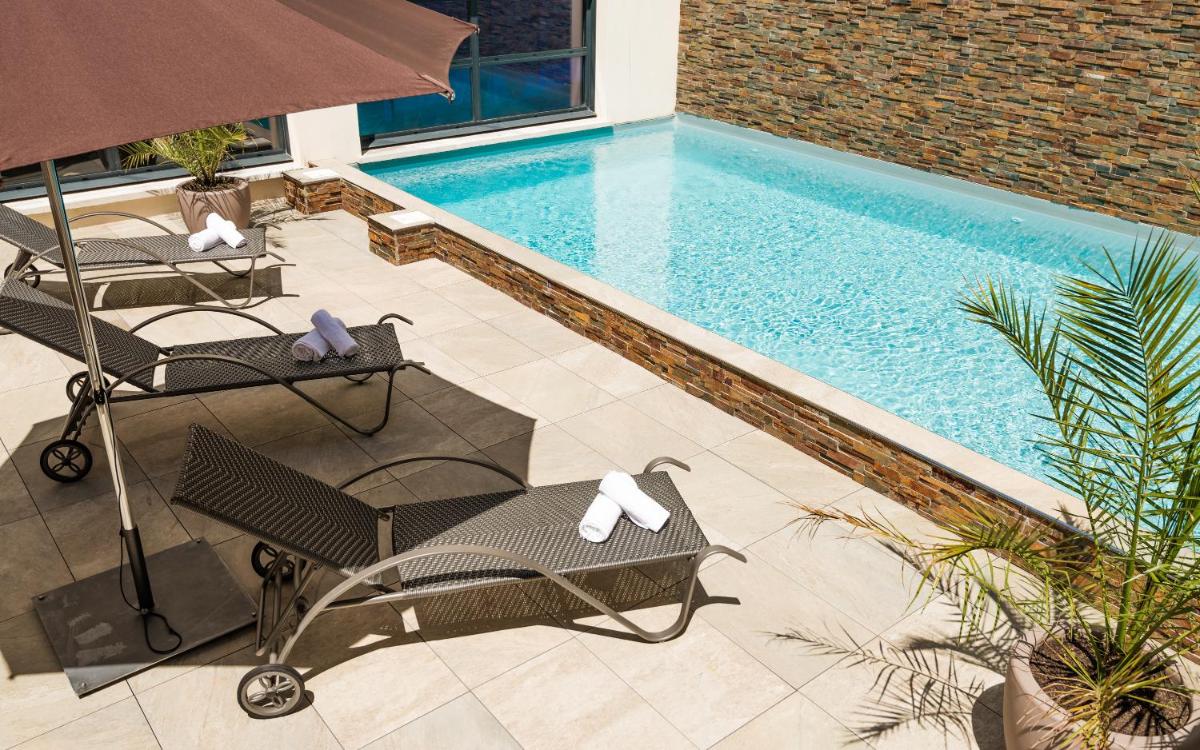 Piscine de l'établissement Lagrange Vacances Les Patios Eugénie ou située à proximité