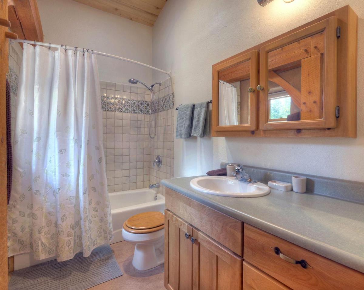 Pine Meadow Cabin 160 Sierra Circle - Housity
