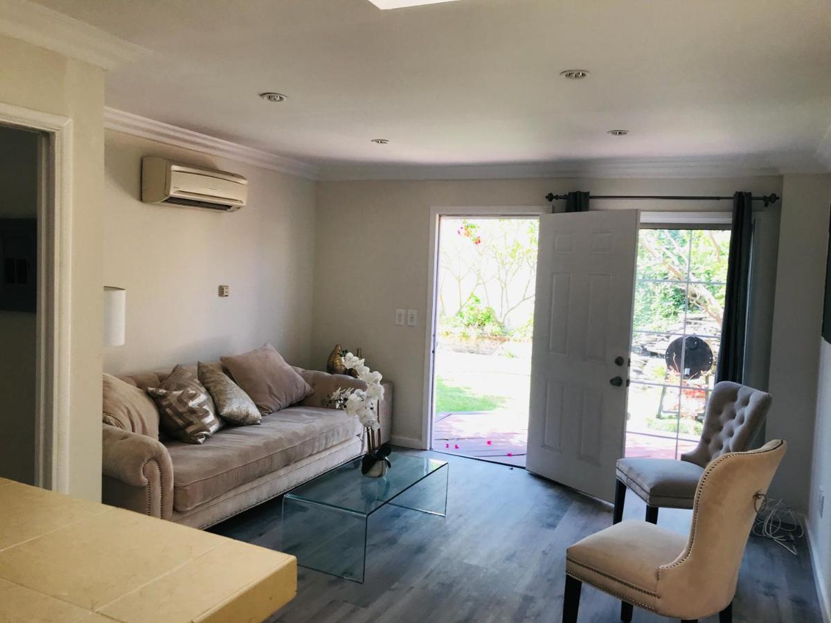COZY 2 BEDROOM GUESTHOUSE IN BEVERLY HILLS - Housity