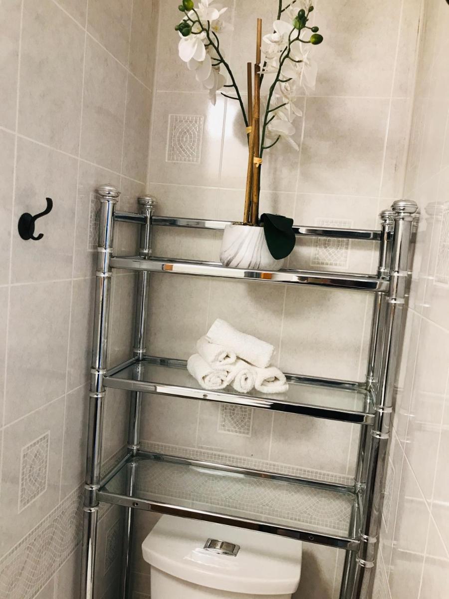 Suitetrails - COZY 2 BEDROOM GUESTHOUSE IN BEVERLY HILLS