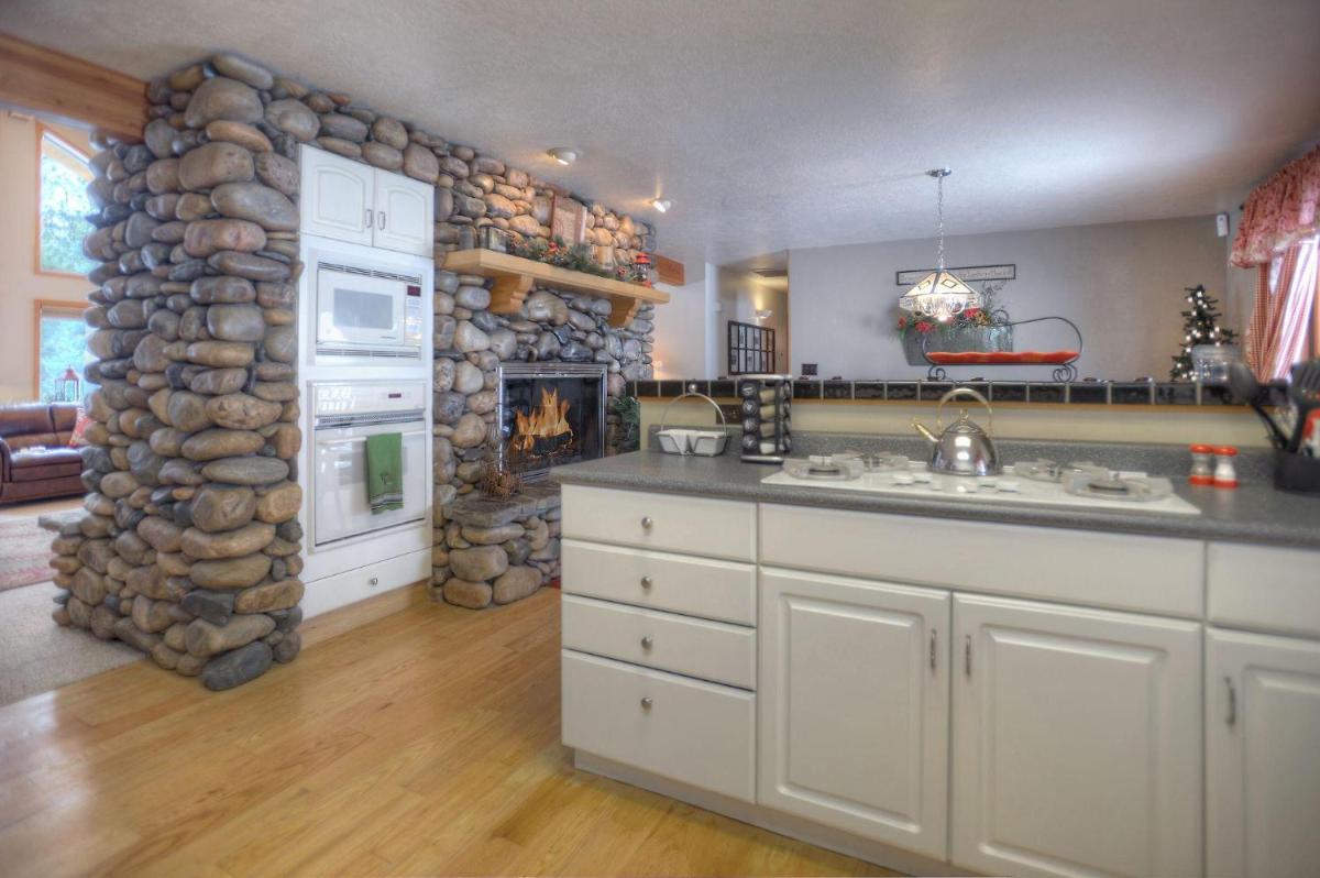 Seven Pines Cabin in Vallecito Lake Area - Housity