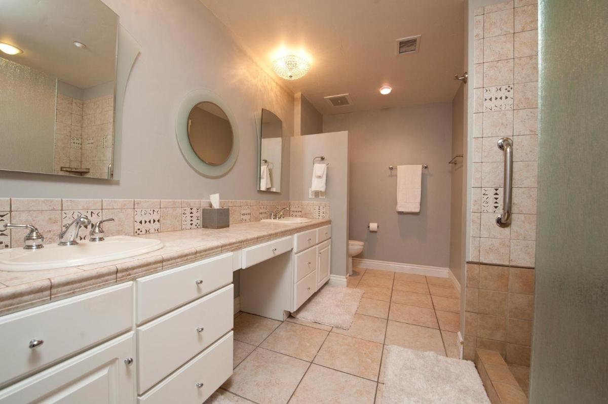 Mears House Unit 2E - Housity