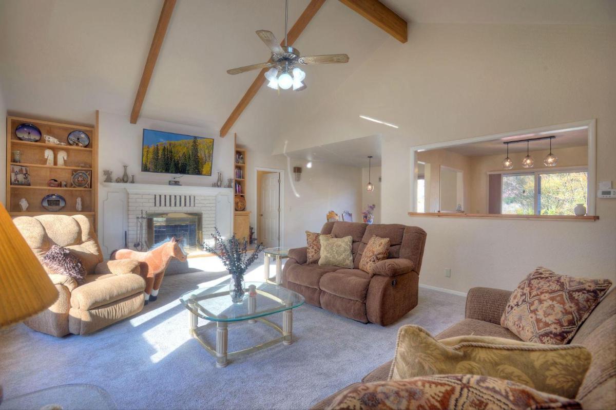 Big Blue House 4398 CR 203 - Housity