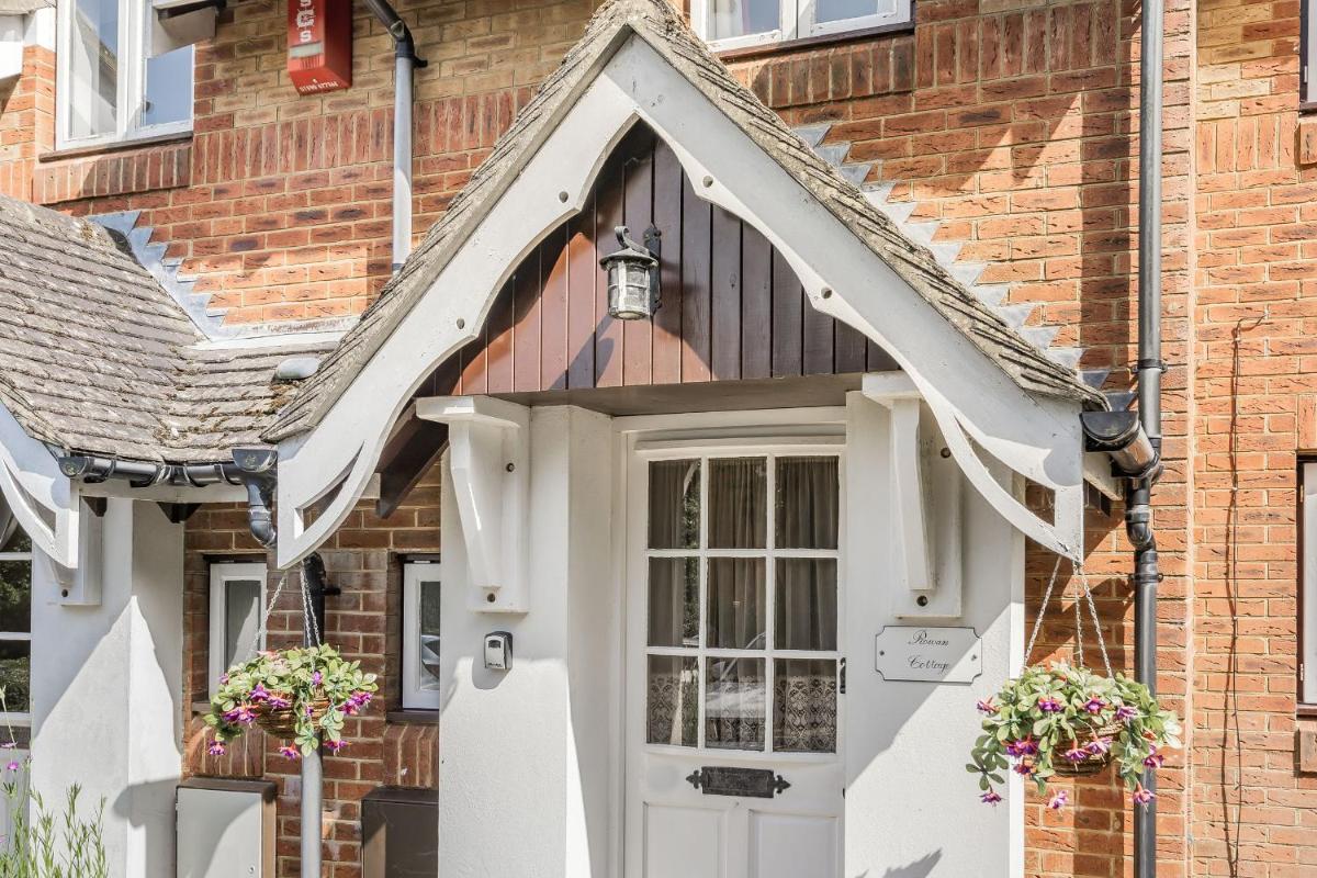 Rowan Cottage, New Milton - Housity