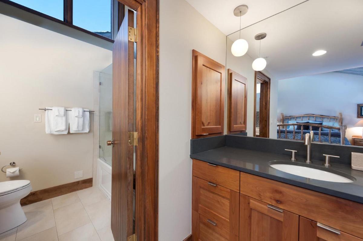 Tamarron Gambel Oak 777 - Housity