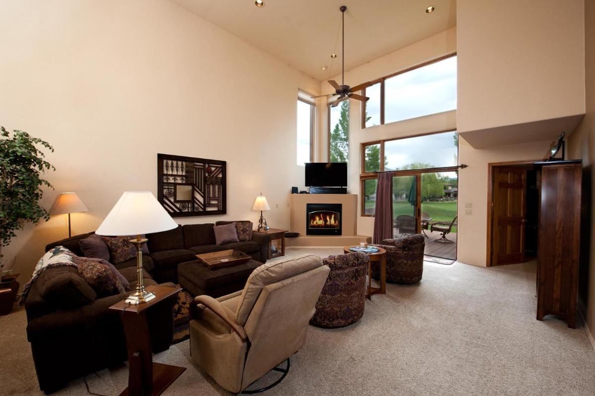 210 Cypress Court - Housity