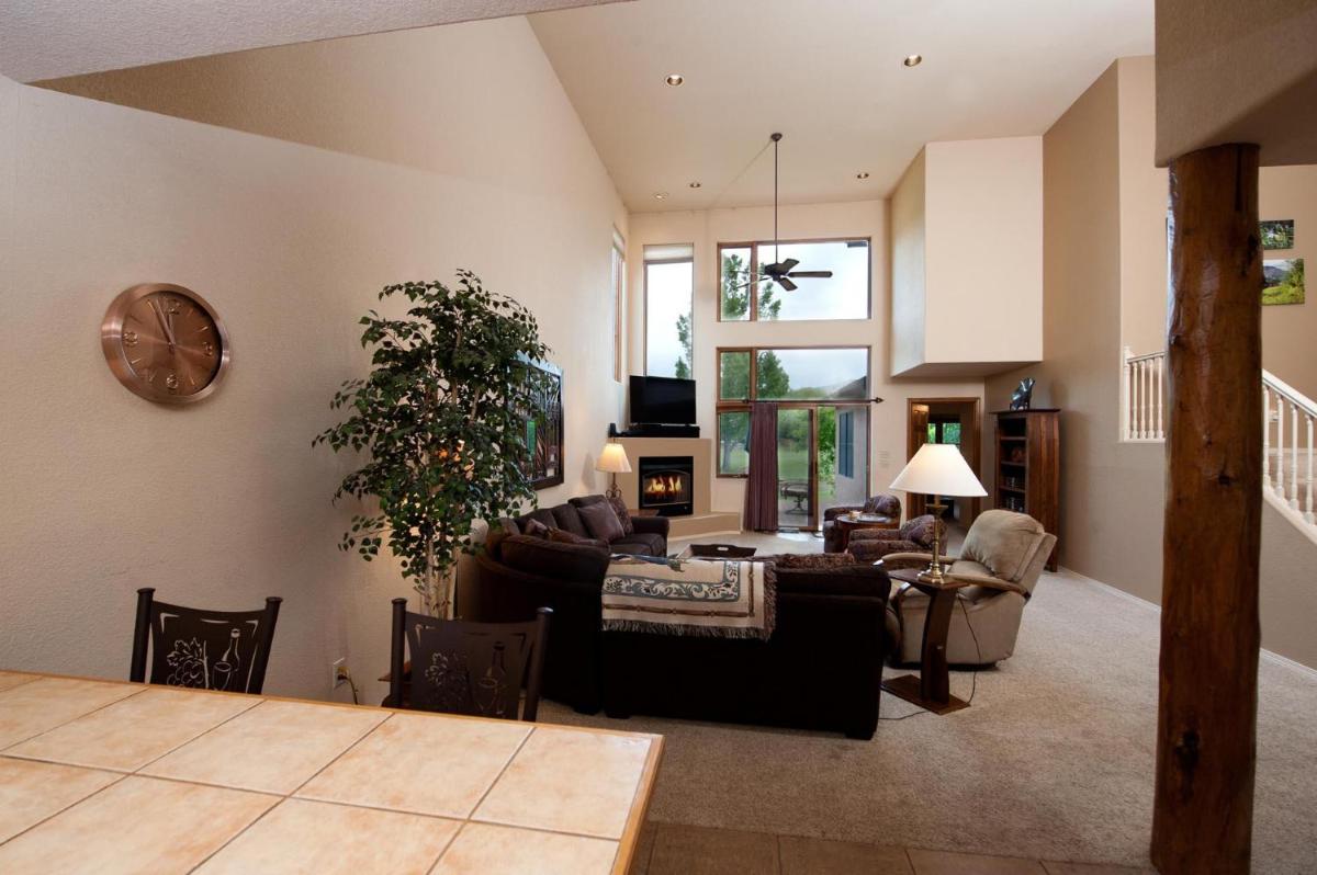 210 Cypress Court - Housity
