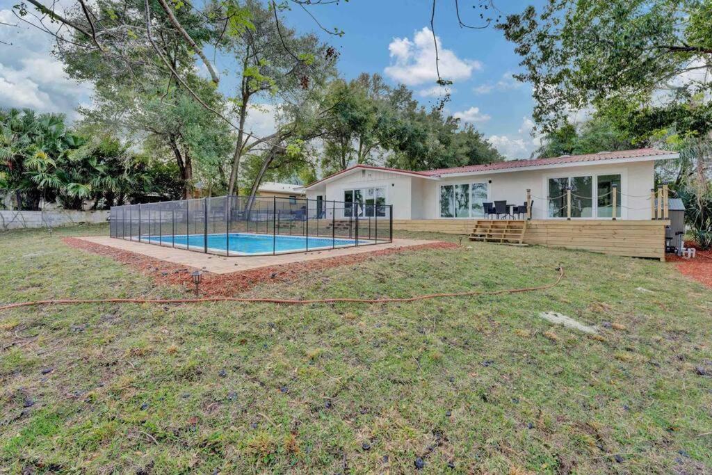 Suitetrails - Luxurious 5 bedroom lake house 3min from Universal