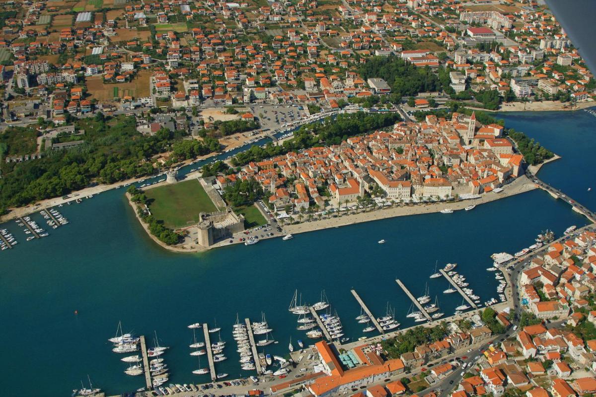 Hotel Trogir - Housity