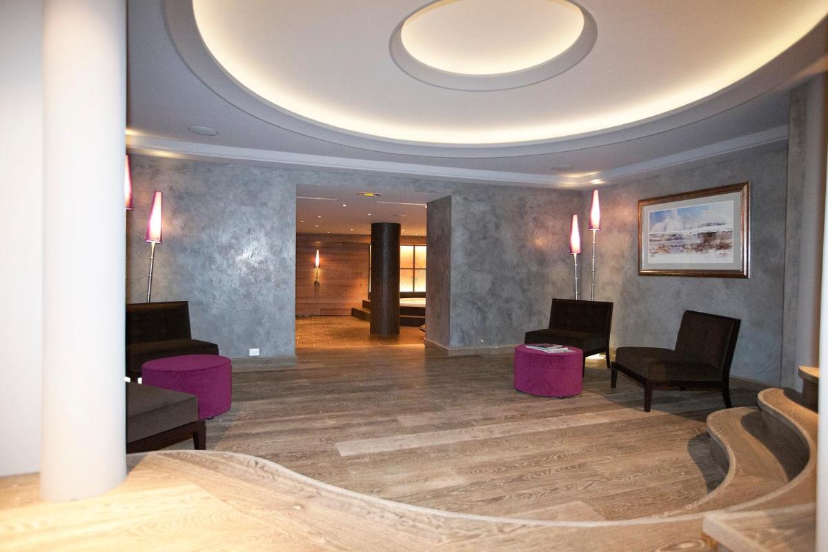 Coin salon dans l'établissement Hotel Le Samoyede