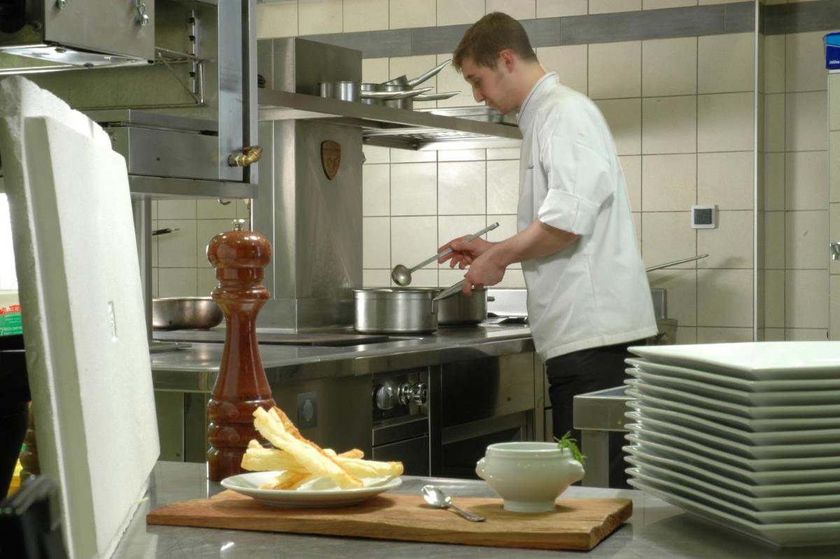 Cuisine ou kitchenette dans l'établissement Hotel Le Samoyede