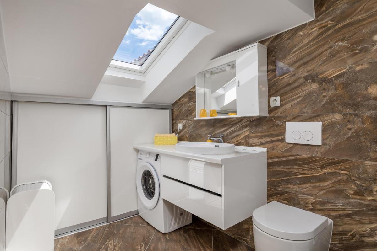 Central Apartments Dalmatina - Housity