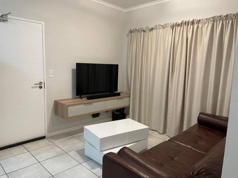 Luxury Modern Condo - Housity