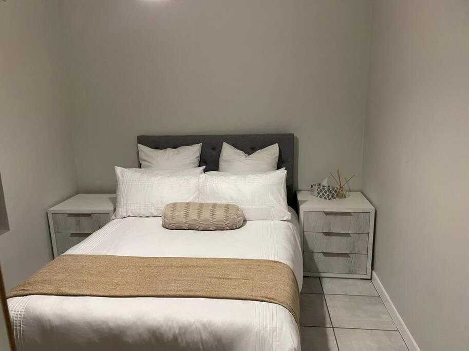 Luxury Modern Condo - Housity