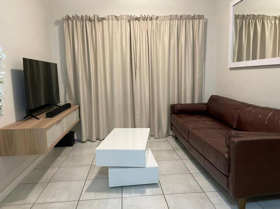 Luxury Modern Condo - Housity