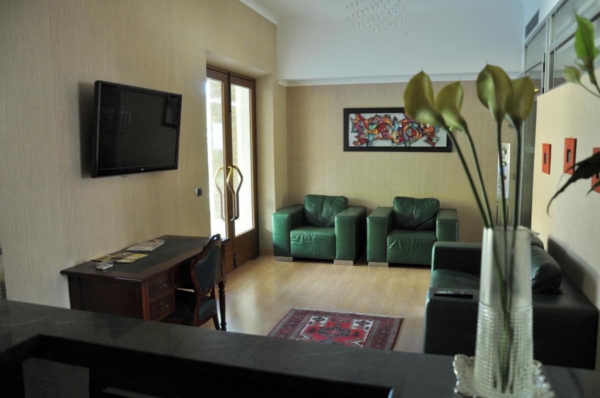 Hotel Fontana Del Re - Housity