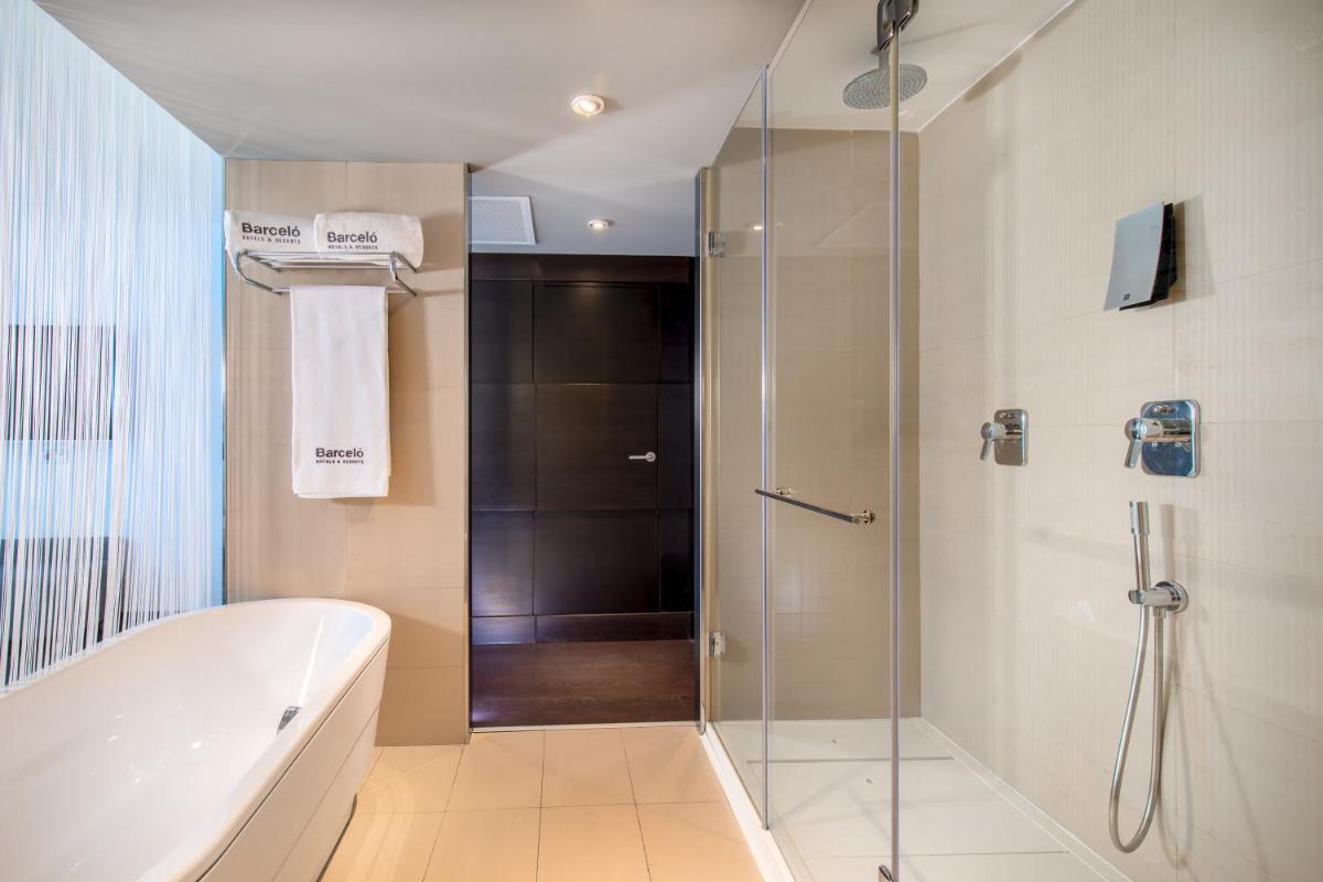 Un baño de Barceló Costa Vasca