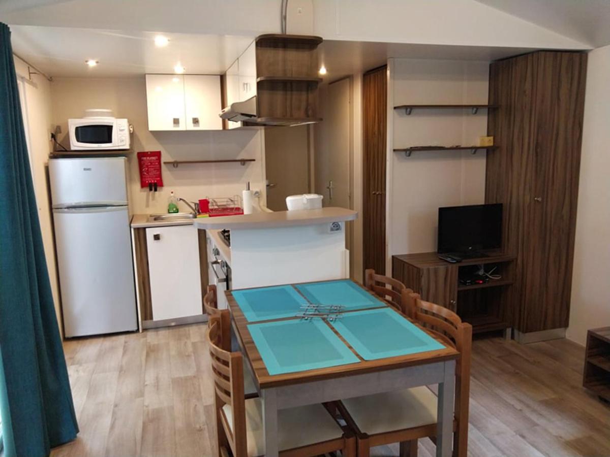 Mobil-home 42, proche animations - Housity
