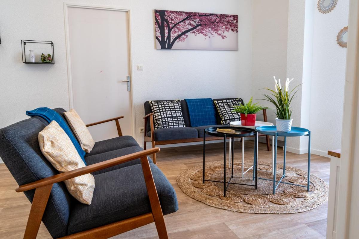 Résidence SERENITY--BAGAGERIE--JARDIN PRIVE avec AIRE DE JEUX-BARBECUE-ESPACE PIC NIC--PROCHE SANCTUAIRE-HYPER CENTRE--WIFI--avec vue imprenable sur le CHATEAU de LOURDES - Housity