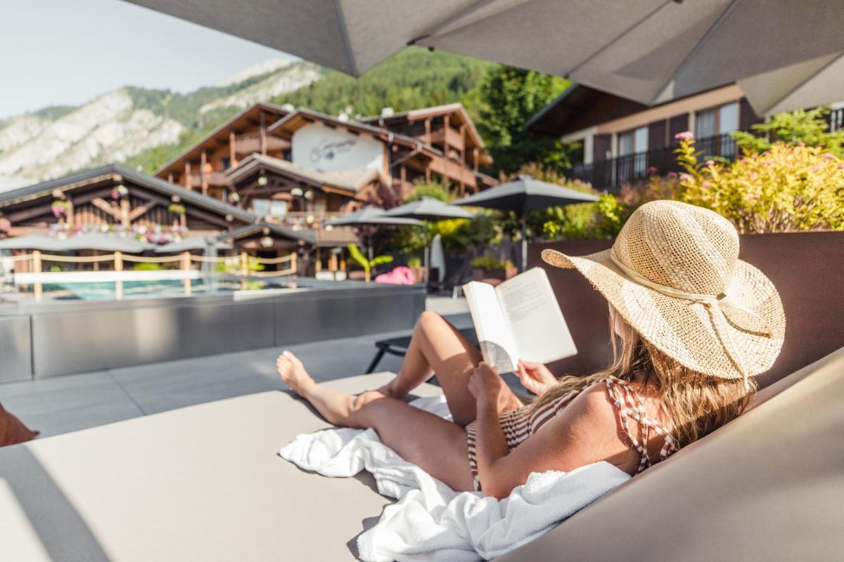 Vue générale sur la montagne ou vue sur la montagne depuis l'hôtel