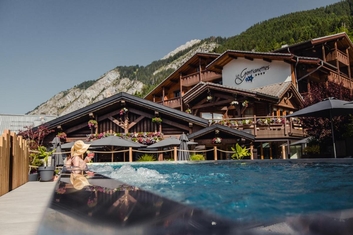 Vue générale sur la montagne ou vue sur la montagne depuis l'hôtel
