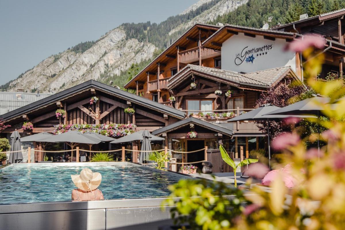 Vue générale sur la montagne ou vue sur la montagne depuis l'hôtel