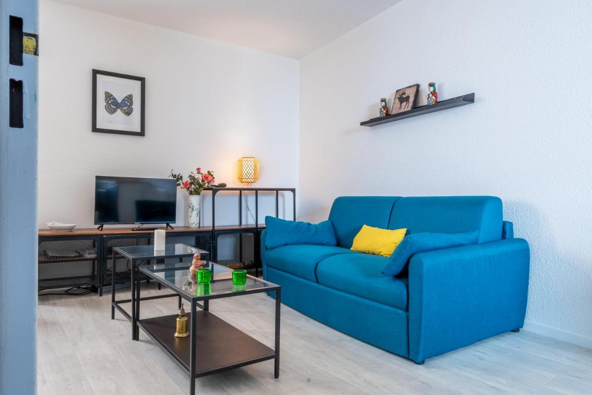 Résidence SERENITY--BAGAGERIE--JARDIN PRIVE avec AIRE DE JEUX-BARBECUE-ESPACE PIC NIC--PROCHE SANCTUAIRE-HYPER CENTRE--WIFI--avec vue imprenable sur le CHATEAU de LOURDES - Housity