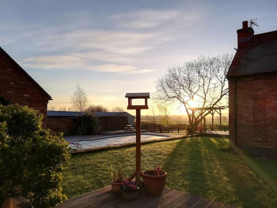Beautifully presented self catering holiday home with a pool - Housity