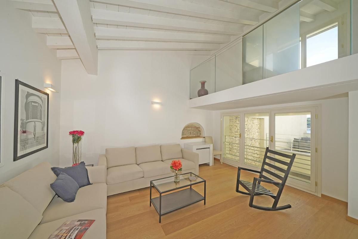 Una finestra vista lago - Gardagate - Housity