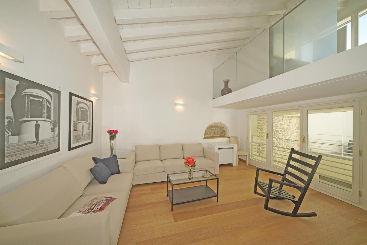 Una finestra vista lago - Gardagate - Housity
