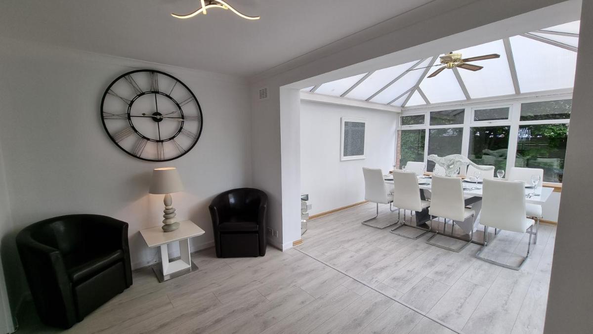 Rozelle Villa - Housity