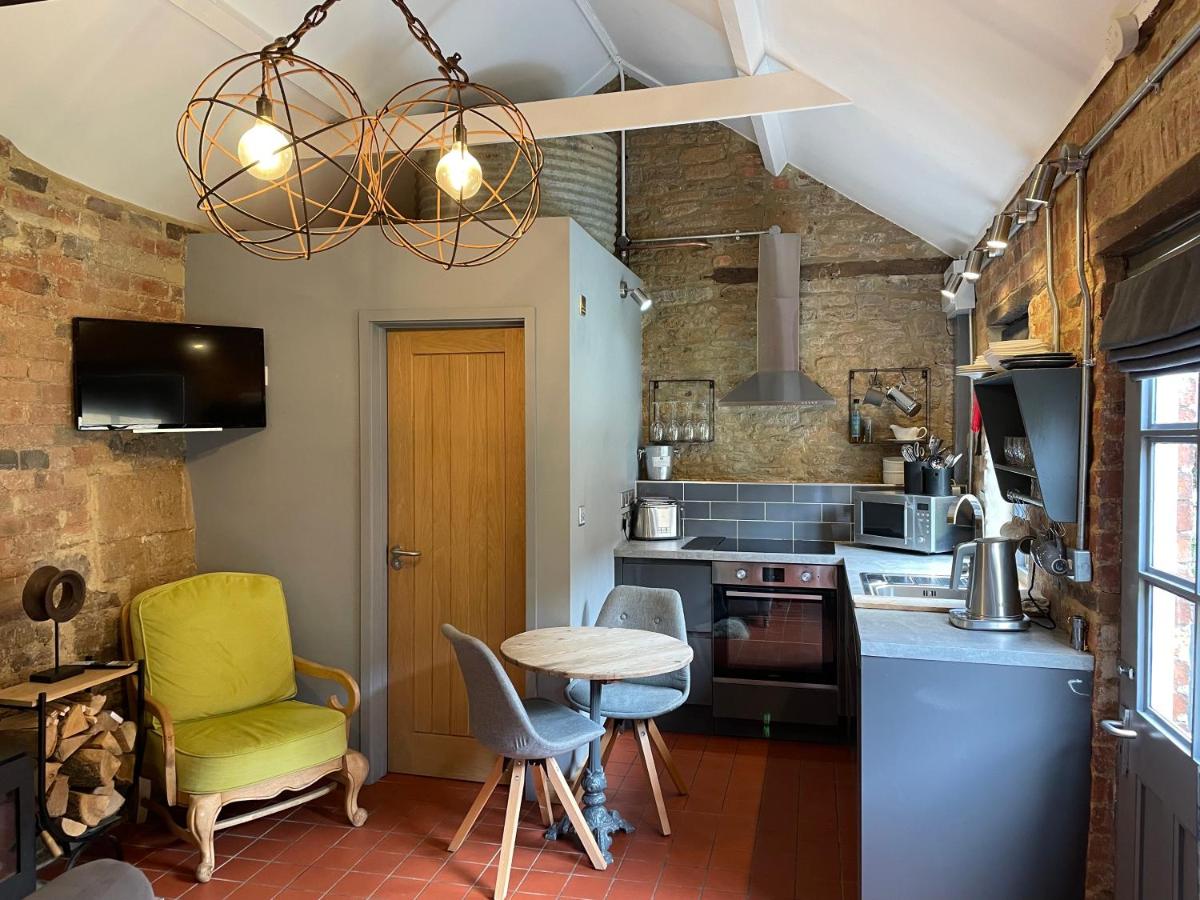 Topiary Barn - Stylish Accommodation in Rutland - Housity