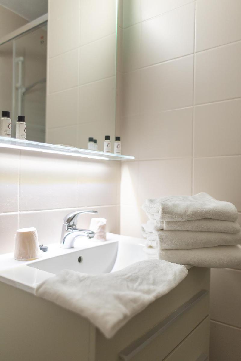 Salle de bains dans l'établissement Relax'Otel & Spa, Le Barcarès