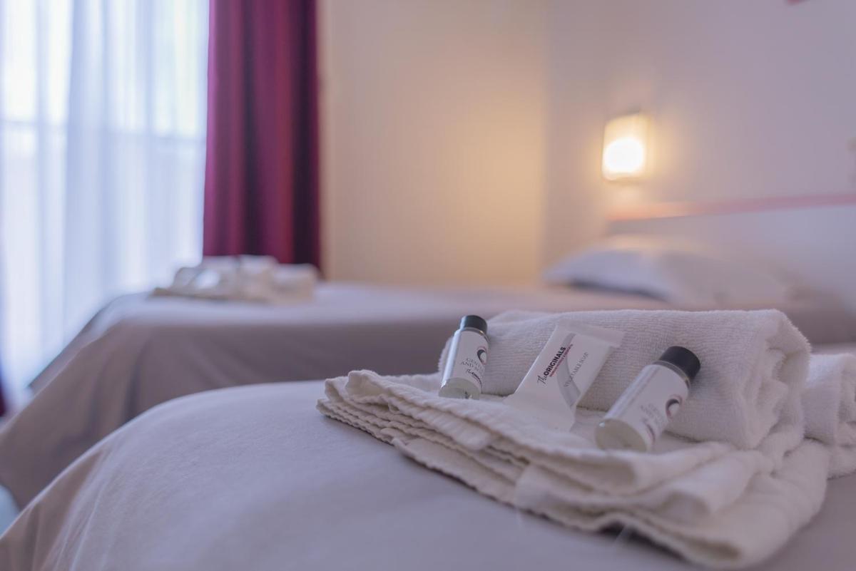 Un ou plusieurs lits dans un hébergement de l'établissement Relax'Otel & Spa, Le Barcarès