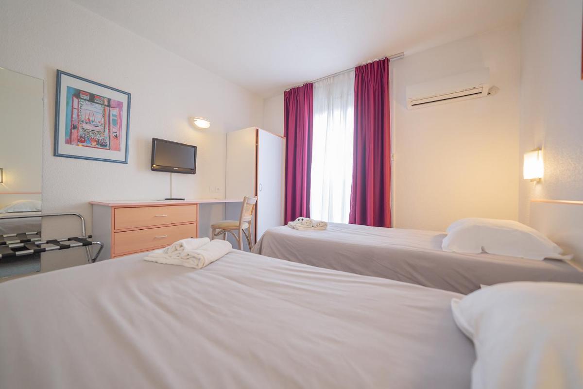 Un ou plusieurs lits dans un hébergement de l'établissement Relax'Otel & Spa, Le Barcarès