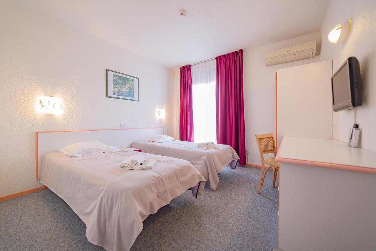 Un ou plusieurs lits dans un hébergement de l'établissement Relax'Otel & Spa, Le Barcarès