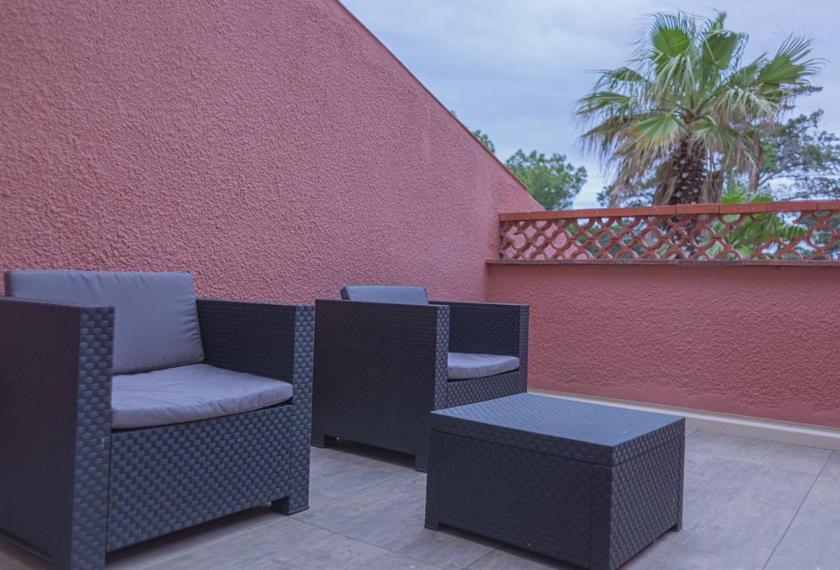 Coin salon dans l'établissement Relax'Otel & Spa, Le Barcarès