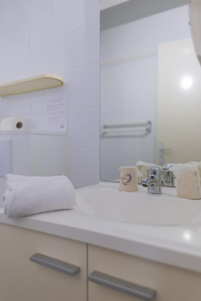 Un ou plusieurs lits dans un hébergement de l'établissement Relax'Otel & Spa, Le Barcarès