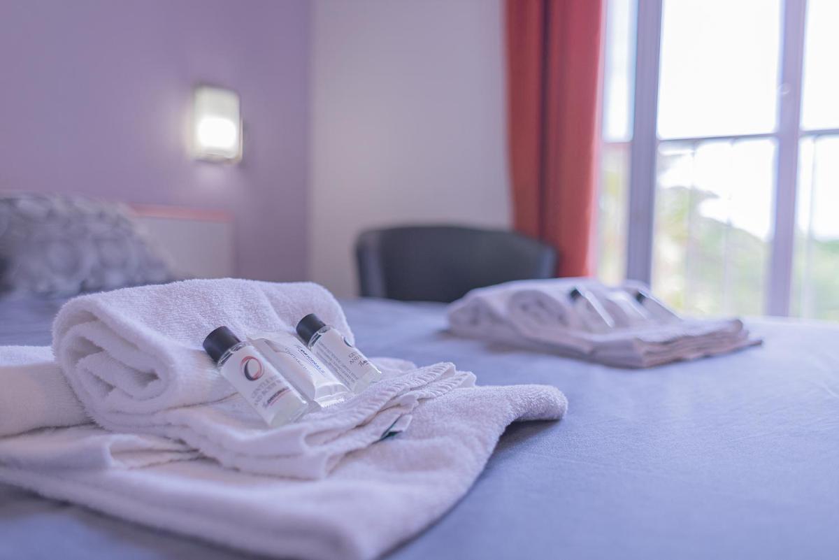 Un ou plusieurs lits dans un hébergement de l'établissement Relax'Otel & Spa, Le Barcarès