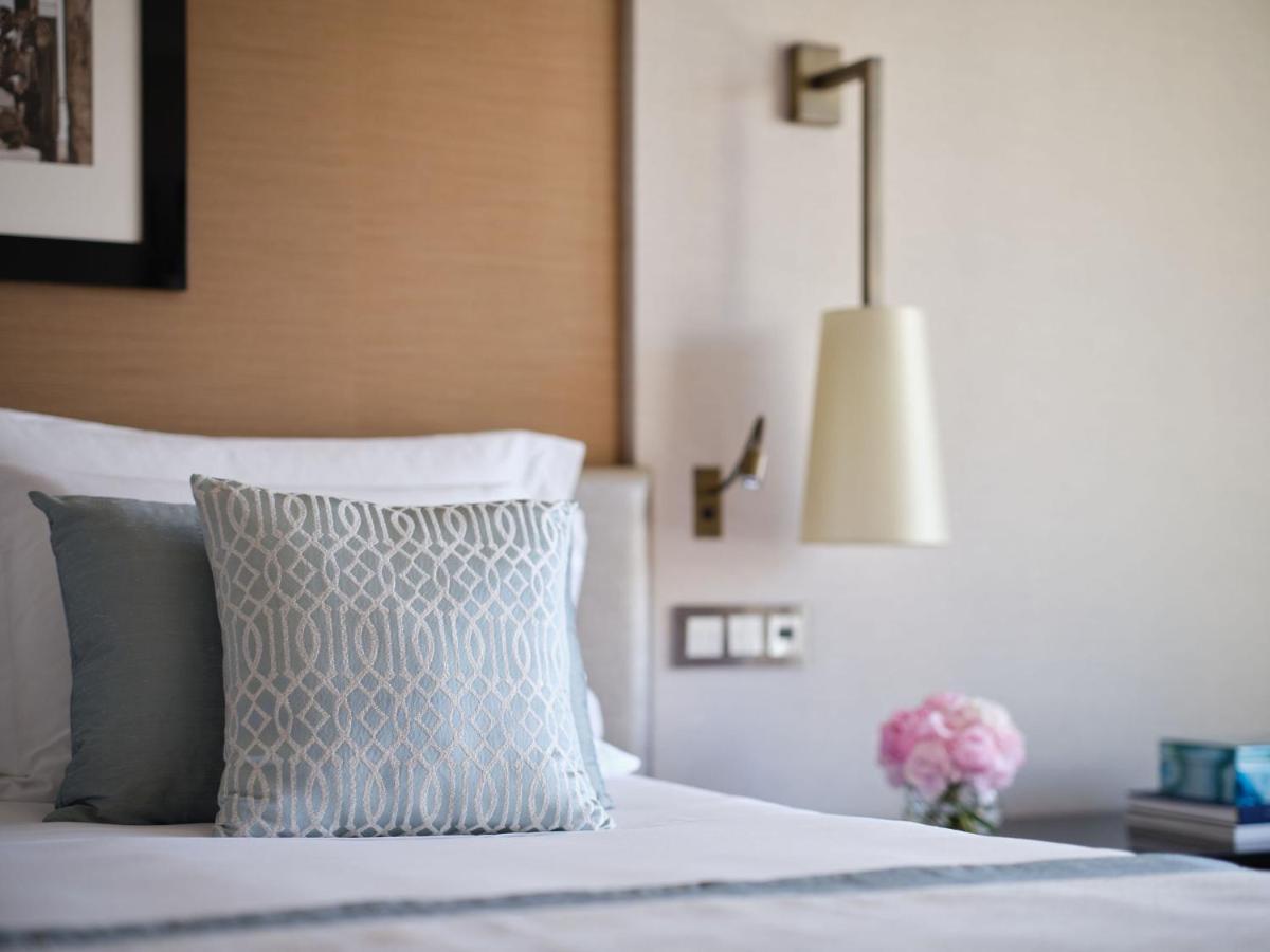 Uma cama ou camas num quarto em Corinthia Lisbon