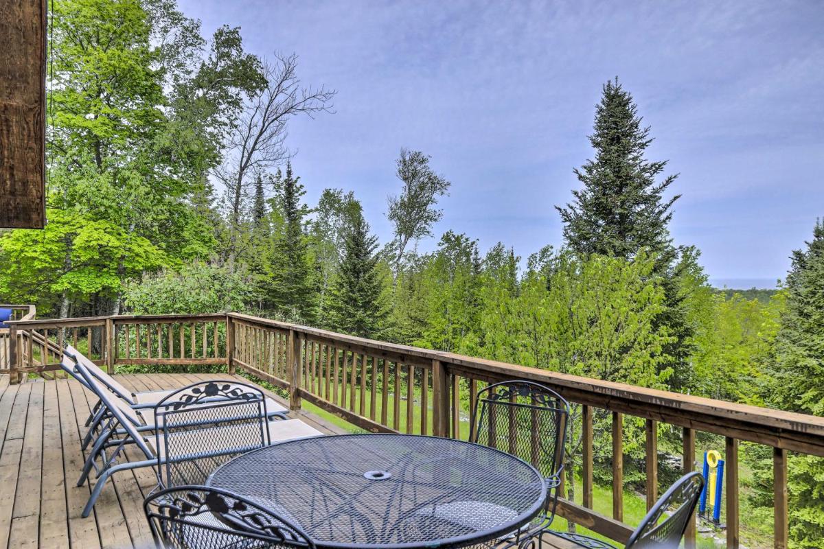 Egg Harbor Escape with Deck about 1 Mile to ! - Housity