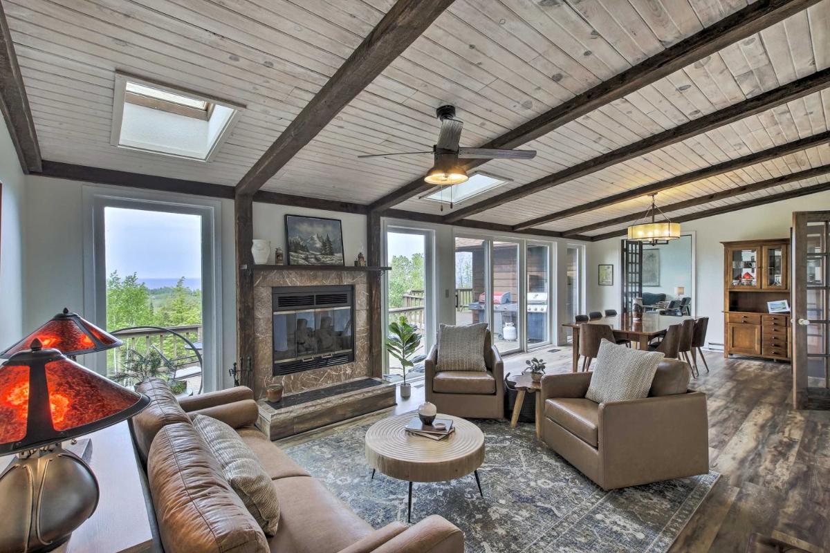 Egg Harbor Escape with Deck about 1 Mile to ! - Housity