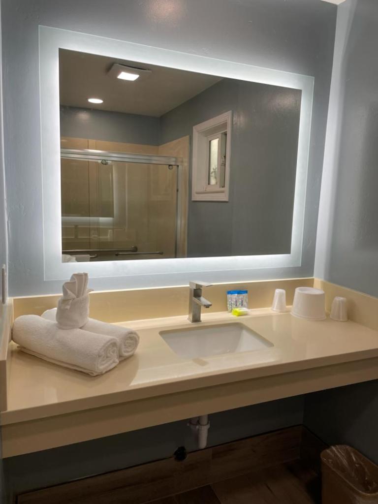 Blue Seal Inn - Housity