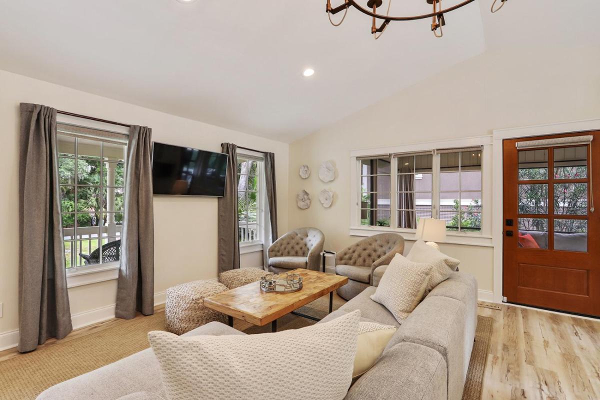 2 Laurel Lane - Housity