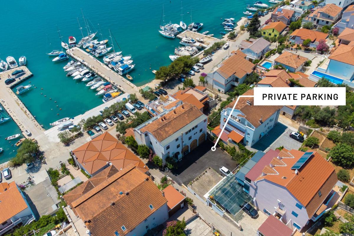 Irene Bed & Breakfast Tisno - Housity