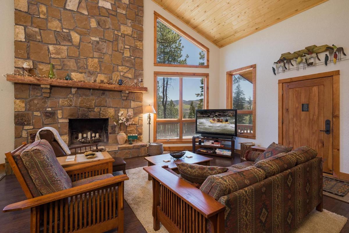 Hummingbird Cabin at Vallecito Lake - Housity