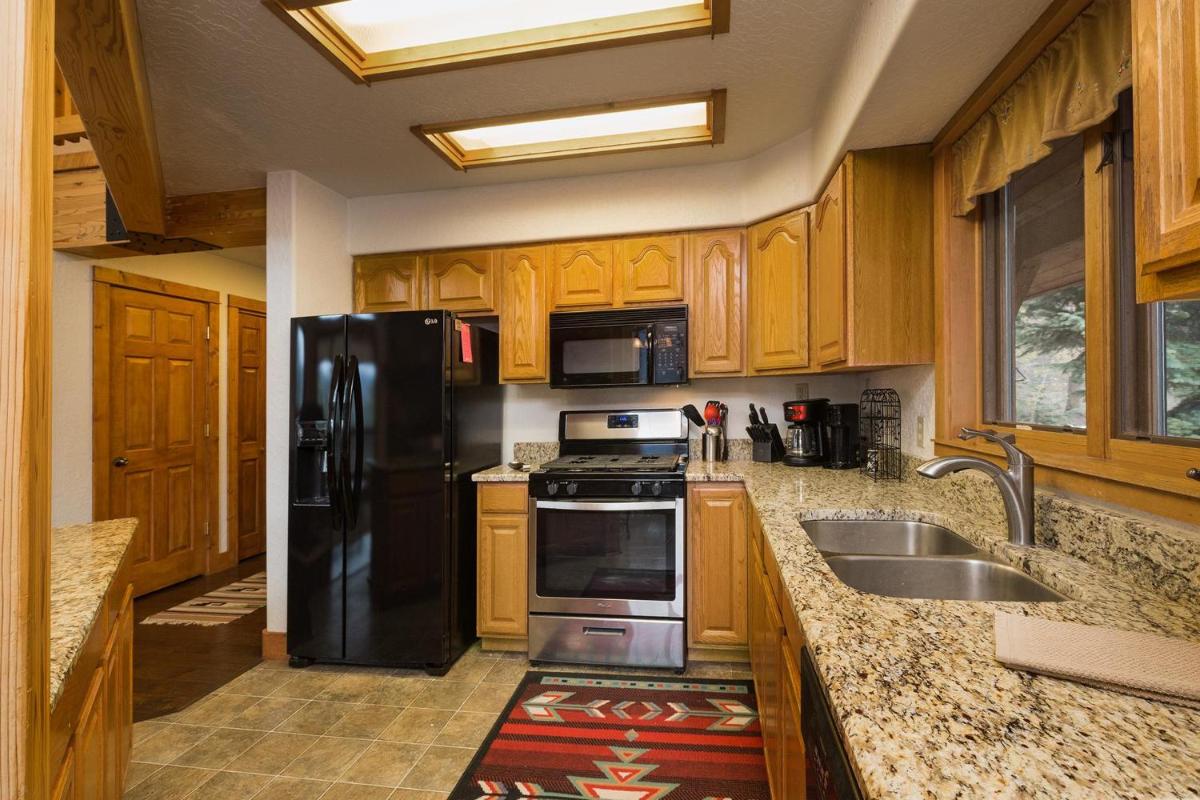 Hummingbird Cabin at Vallecito Lake - Housity